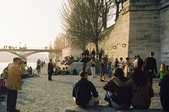 Band on the Seine